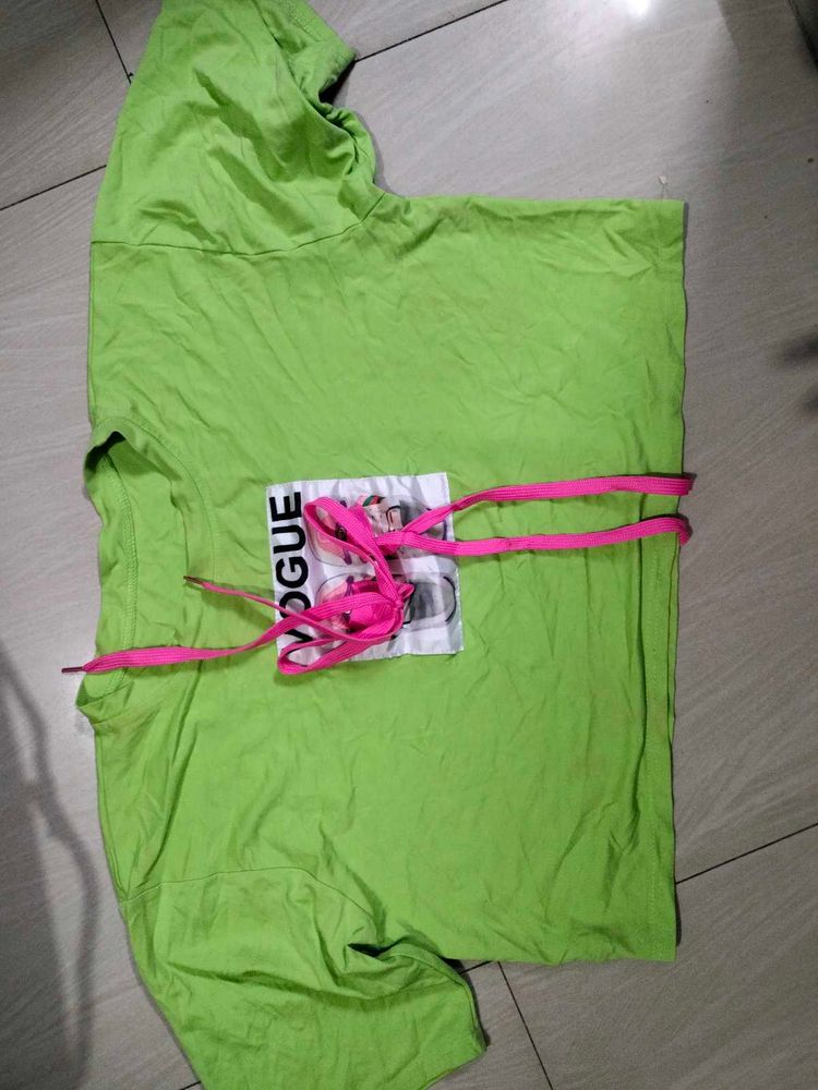 Crop tshirt with lace