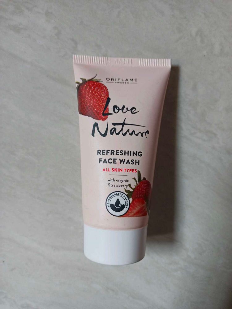 Oriflame Love Nature Refreshing Facewash