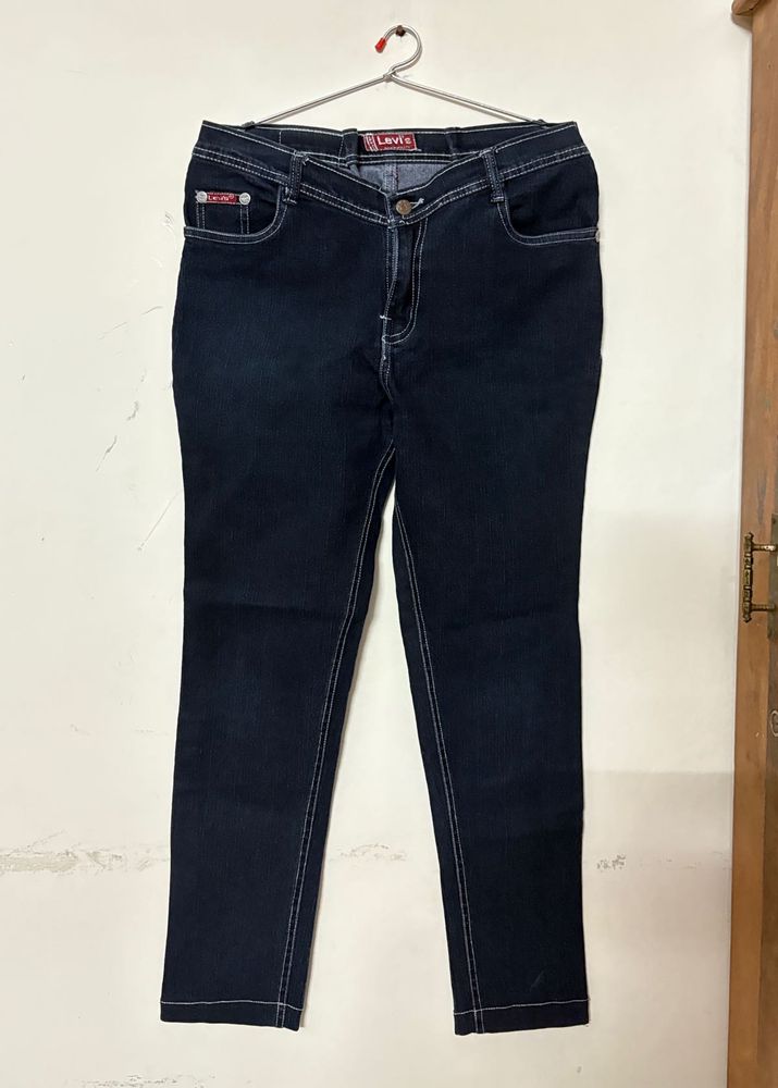 Levi&#39;s Dark Wash Jeans