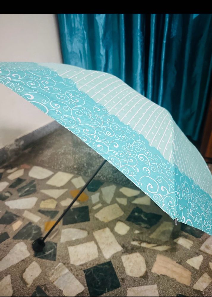 Foldable umbrella