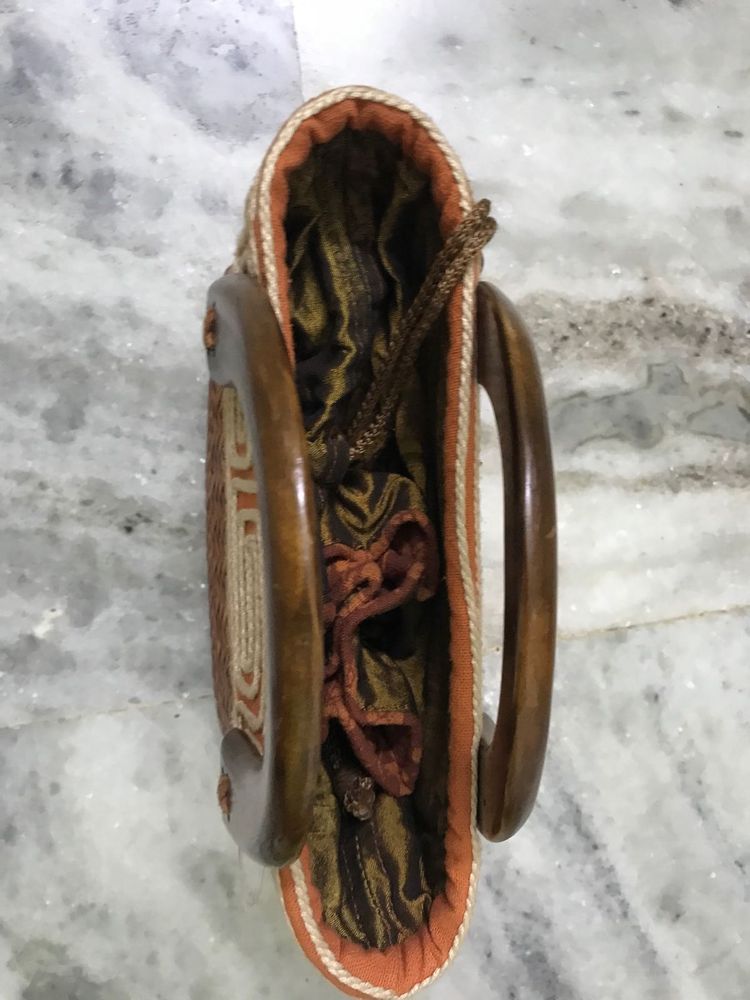 purse for festive look