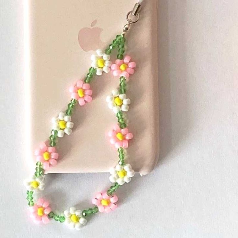 Daisy Beaded Phone Charm🩷