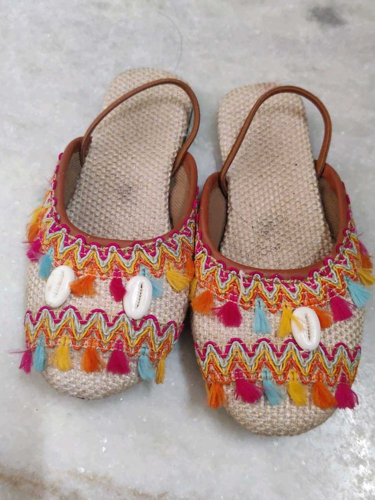 Boho Chic Tasseled Juttis