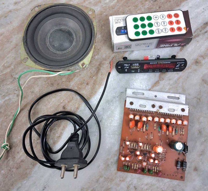 4440 Amplifier, BT Display, 4inch Woofer ,Wire