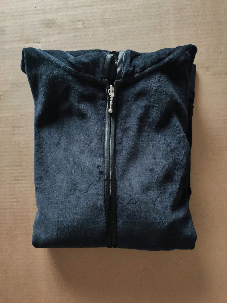 Women Black Front Zip Hooded Sweatshirt/Jacket