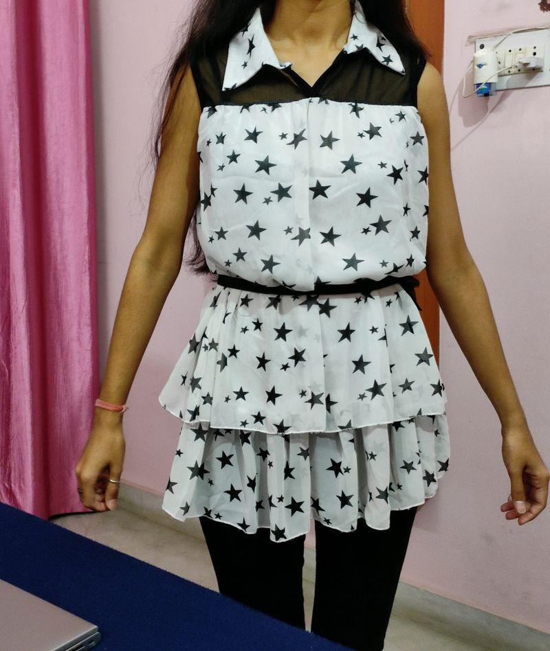 Sleeveless Top With Collar