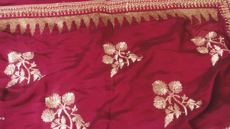 Elegant Embroidered Saree With Blouse