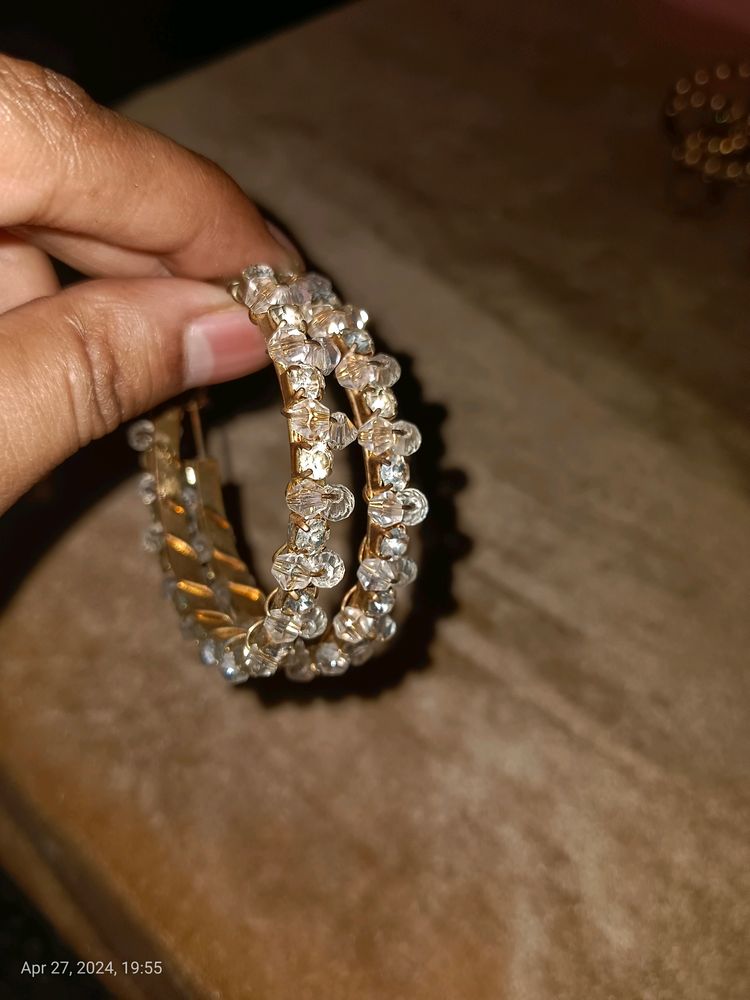 Purl Embroided On The Golden Plate Earrings