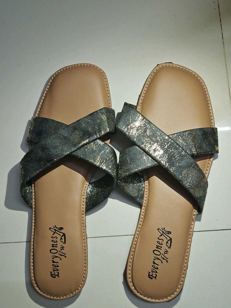 Stylish Criss-Cross Metallic Flats