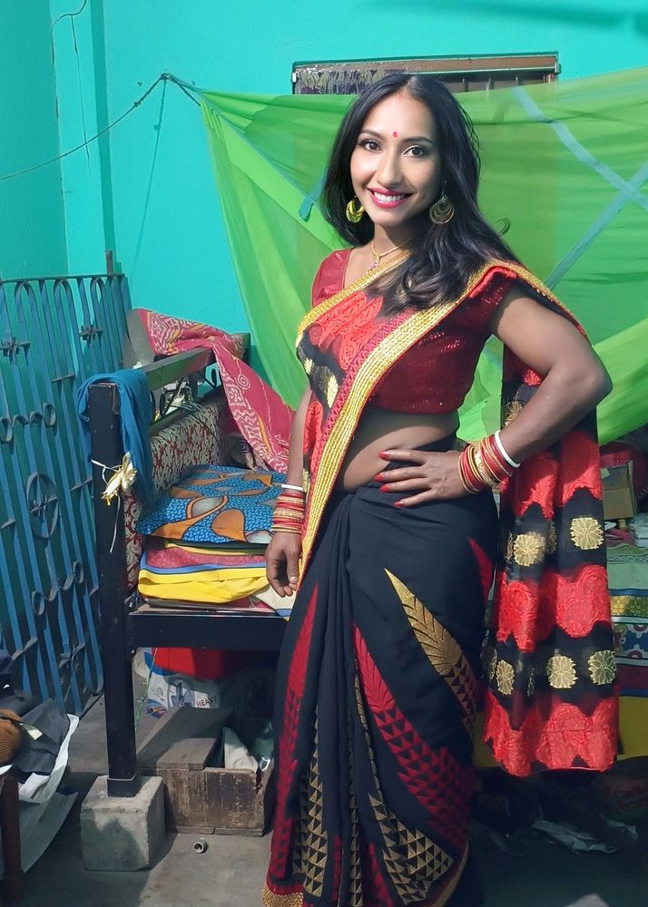 💥 Price Drop💥Black And Red Saree Only