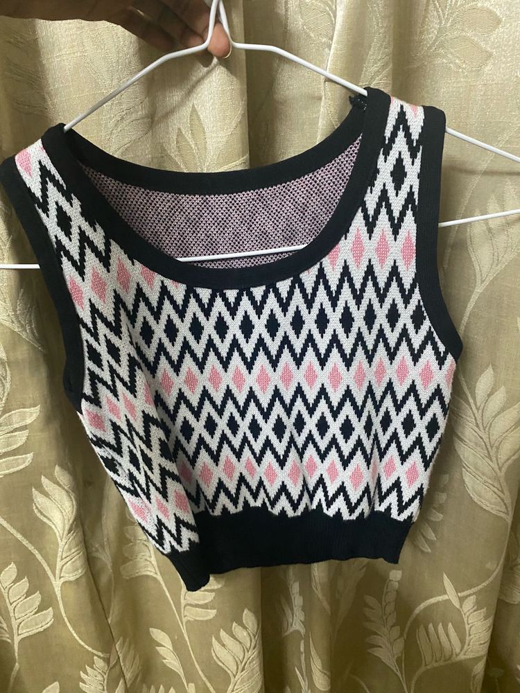 Diamond Pattern Crop Tank Top