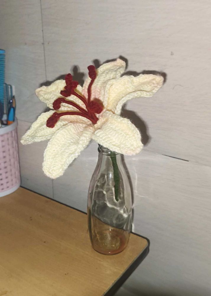 Crochet Lily Flower in Vase