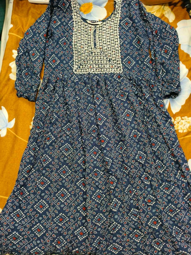 Blue embroidery dress 🤍