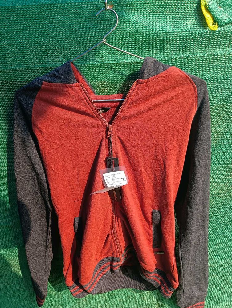 Stylish Two-Tone Zip-Up Hoodie ( free size upto M)