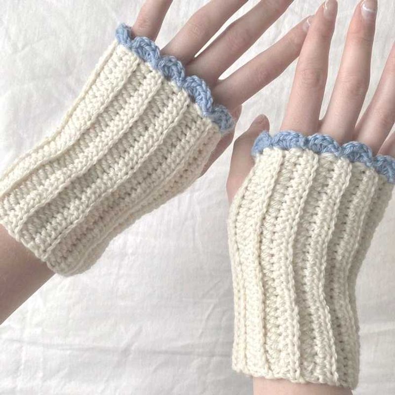 ✮⋆˙𝜗ৎCrochet hand warmers✮⋆˙𝜗ৎ