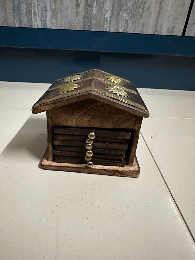 Coaster With Stand
