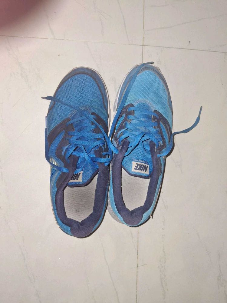 Nike Blue Sports Shoes 8/10 condition will look ne