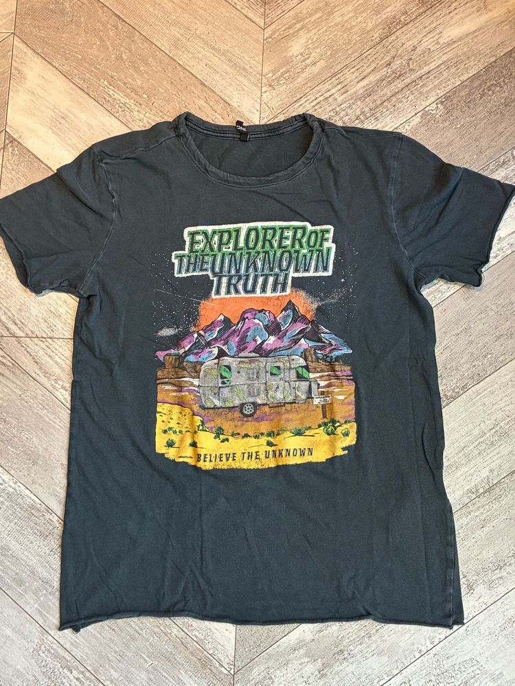 Graphic Tee - Explorer of Truth