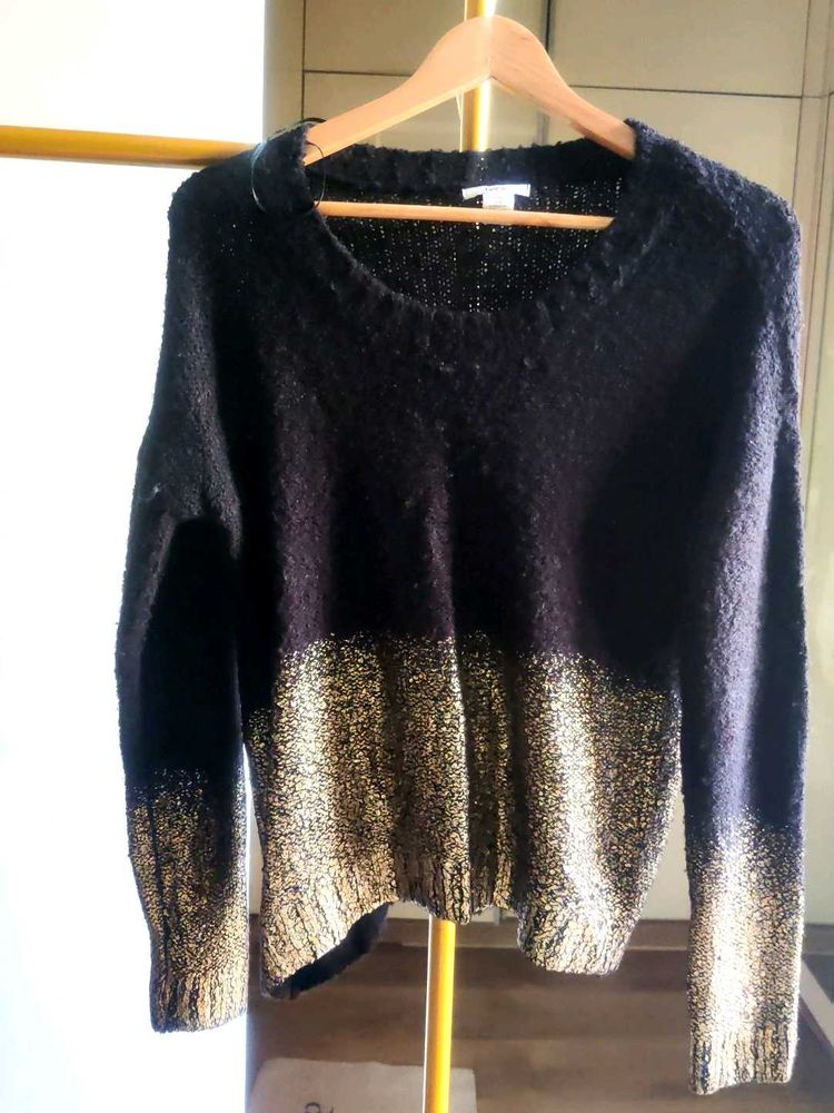 Chic Black &amp; Gold Sweater