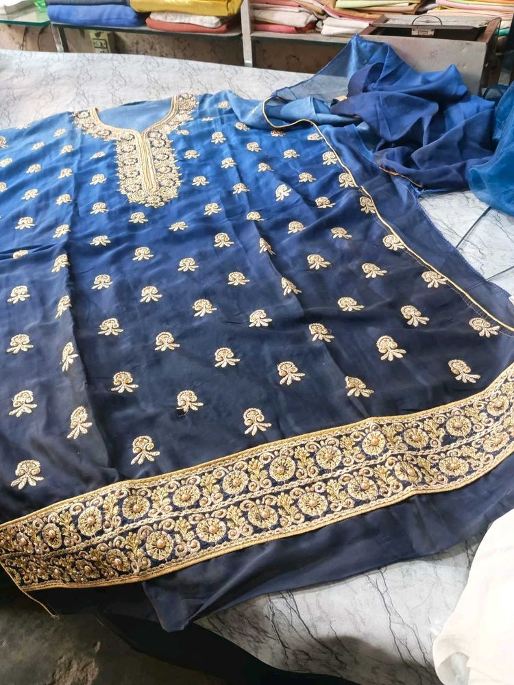 Elegant Blue Embroidered Kurta