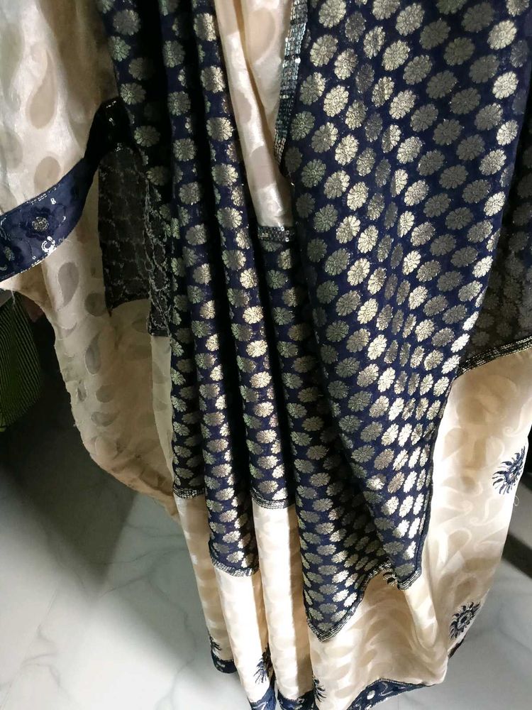 Elegant Blue &amp; Gold Sari