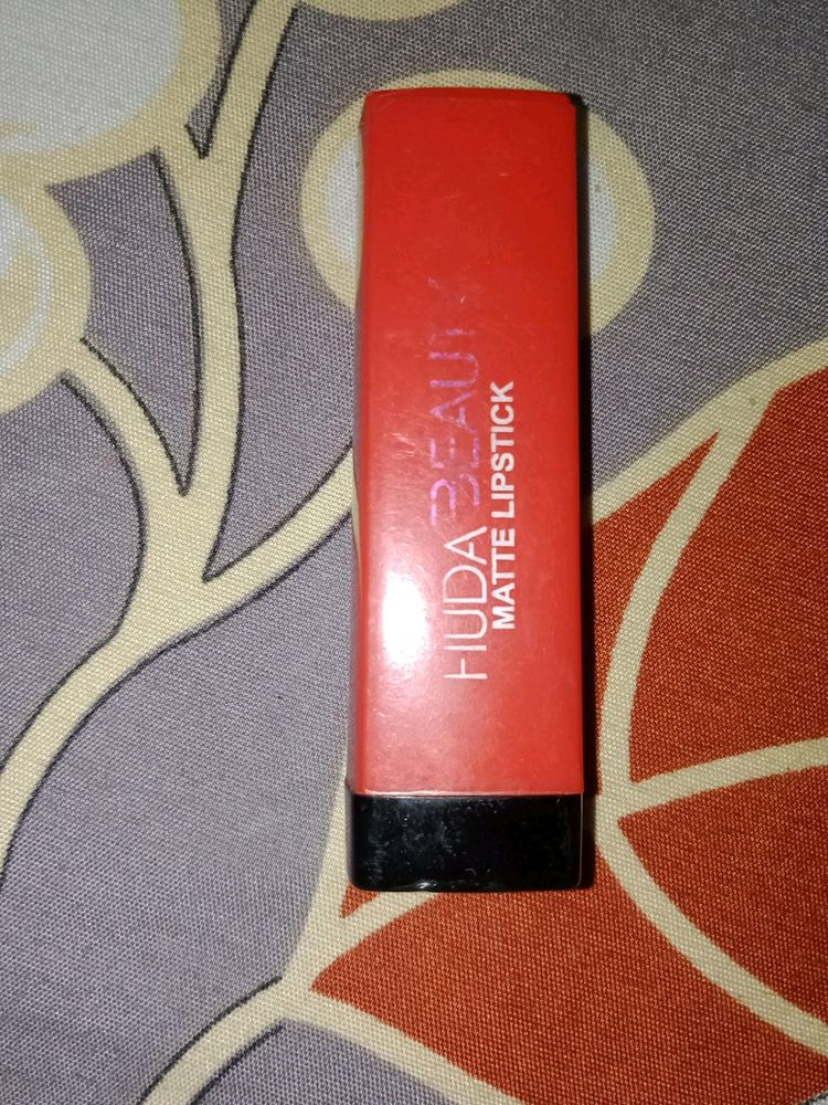 Huda Beauty Matte Lipstick