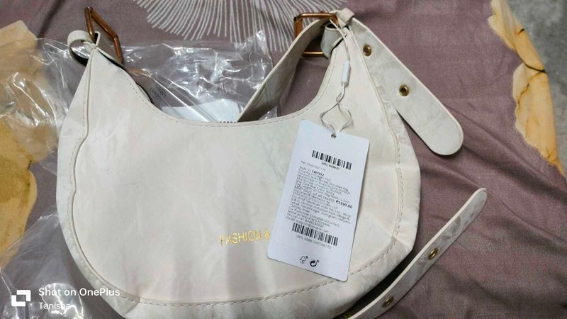 White Shoulder Bag – Unused, with Original Packagi