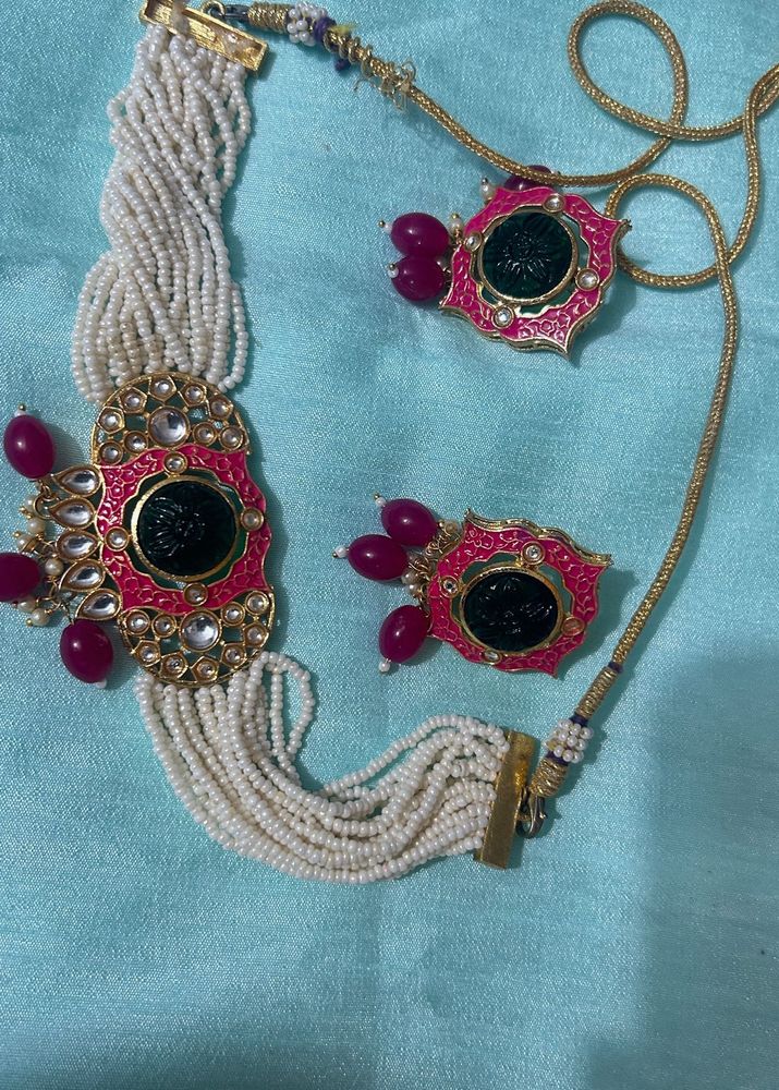 Pearl Choker Set.