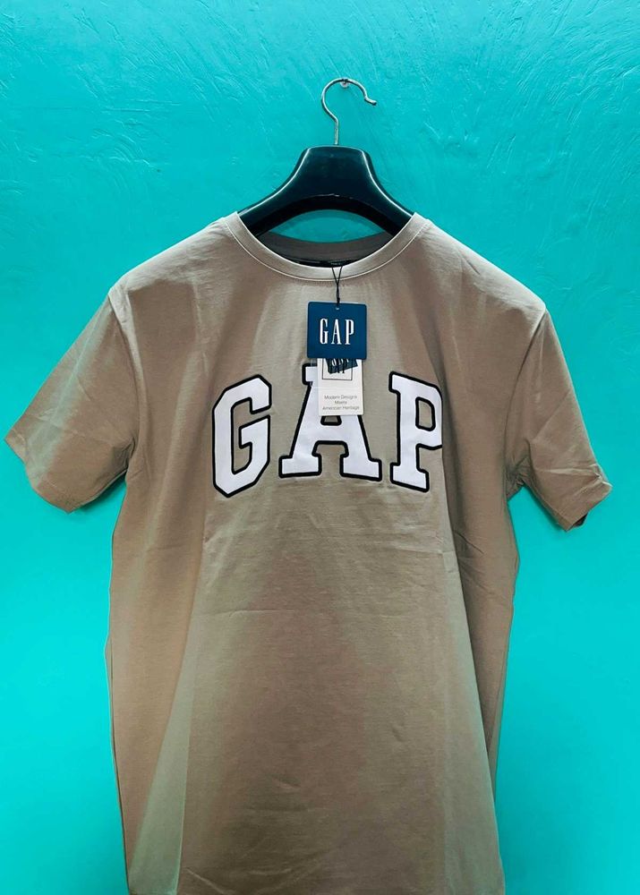GAP Graphic Tee - Casual Style