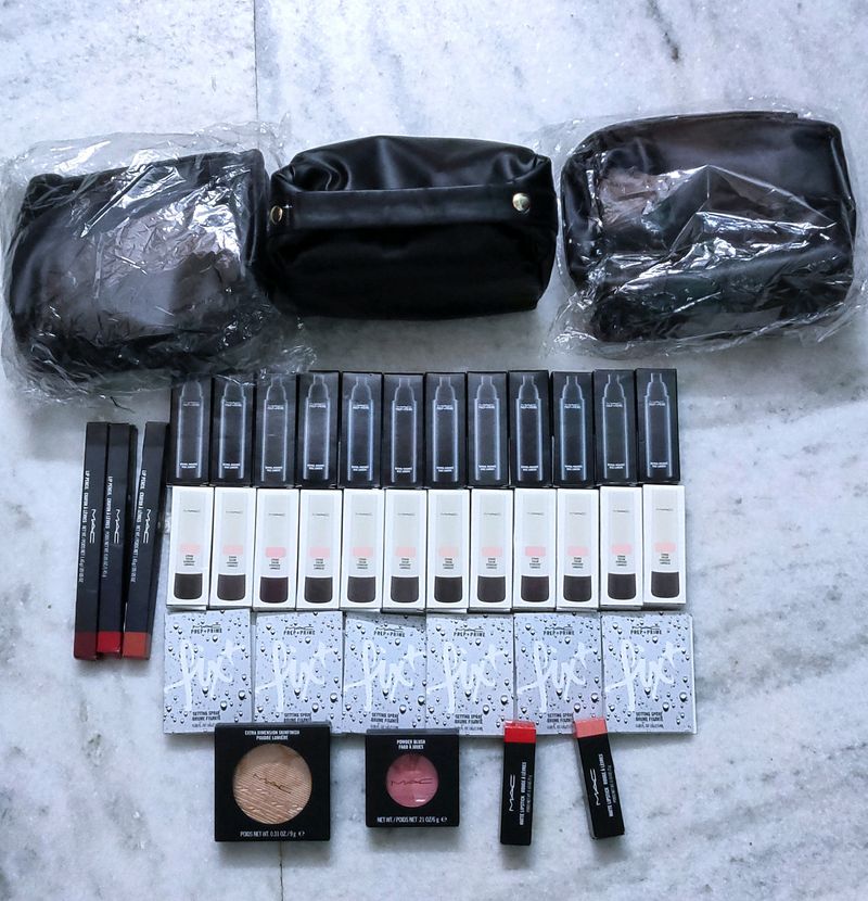 MAC MAKEUP SET