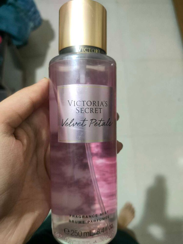 VICTORIA SECRET VELVET PETAL