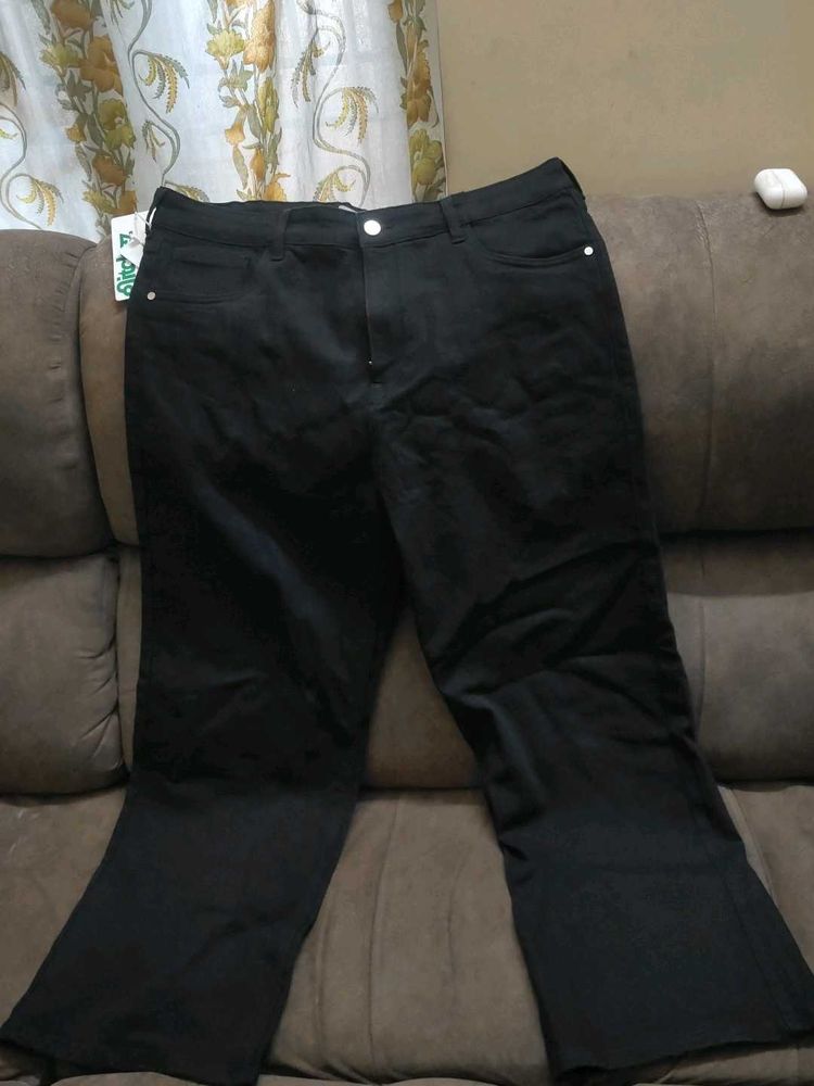 Stylish Black Flare Leg Jeans or bootcut jet