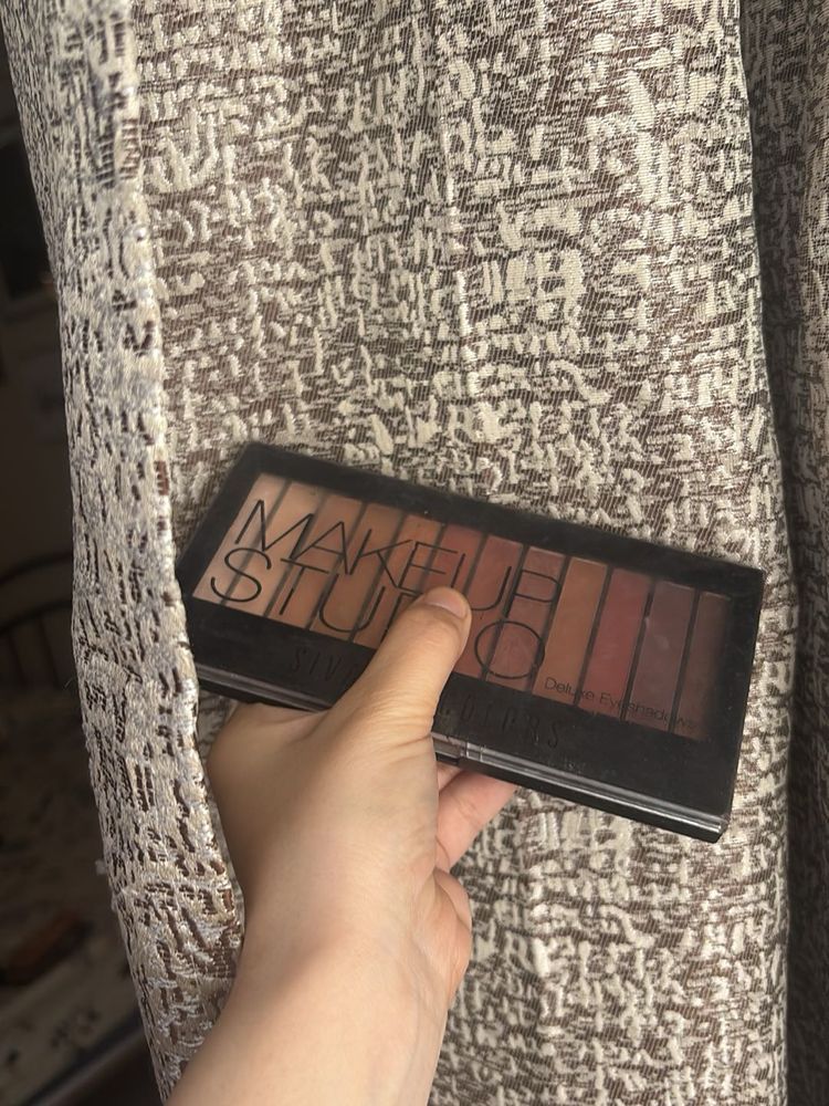 Makeup Studio Eyeshadow Palette