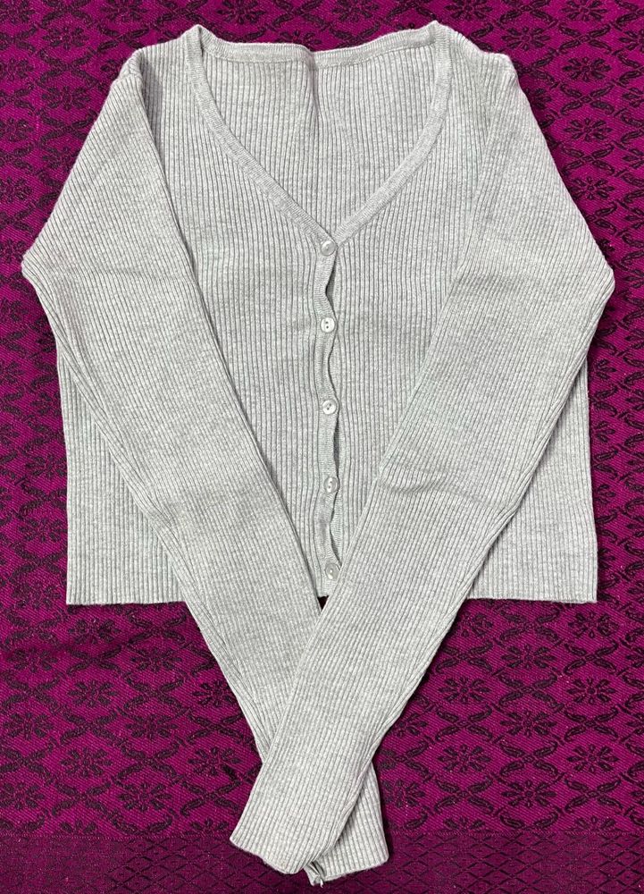 grey long sleeve buttoned top