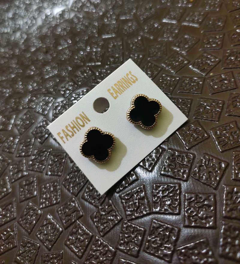 Van Cleef Inspired Black Studs
