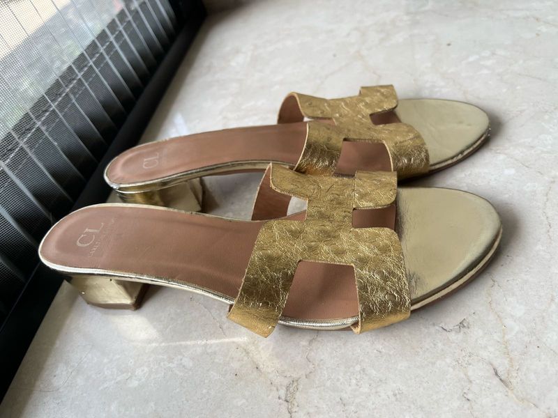 Carlton London Gold Flats