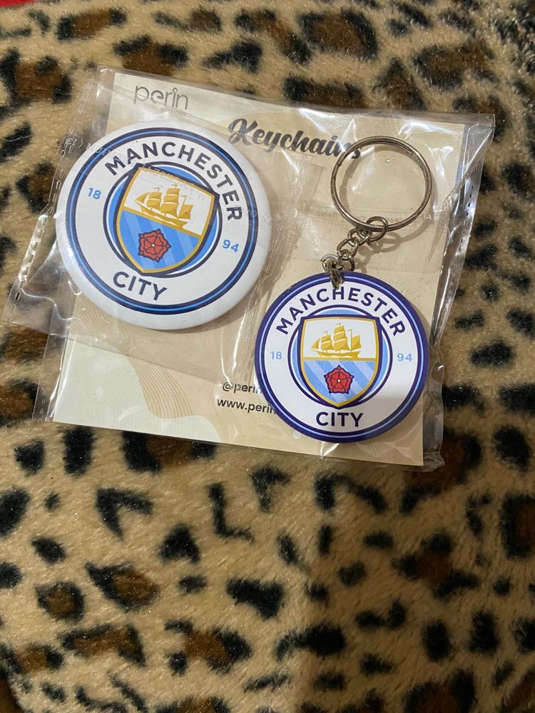 Manchester City Batch &amp; Keychain Set