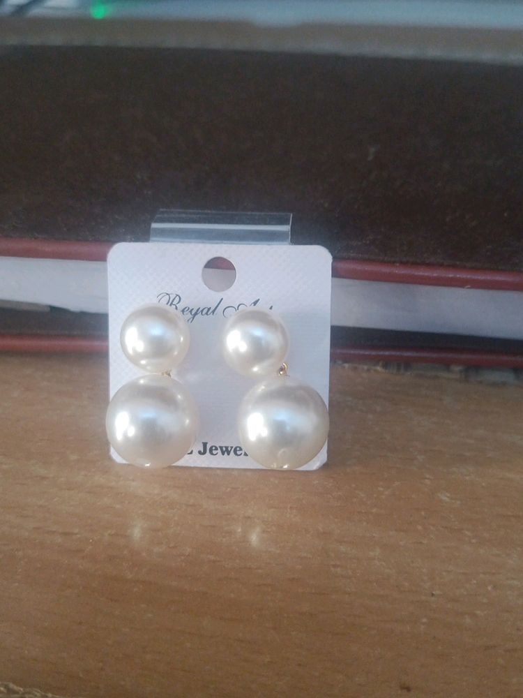 Ear Studs With Pearl Drop