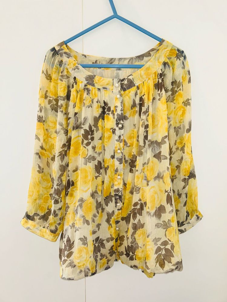 Delicate chiffon Blouse With Pearl Button Detail