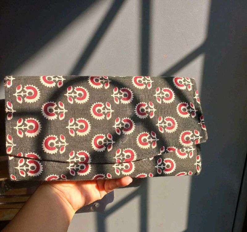 Patterned Clutch