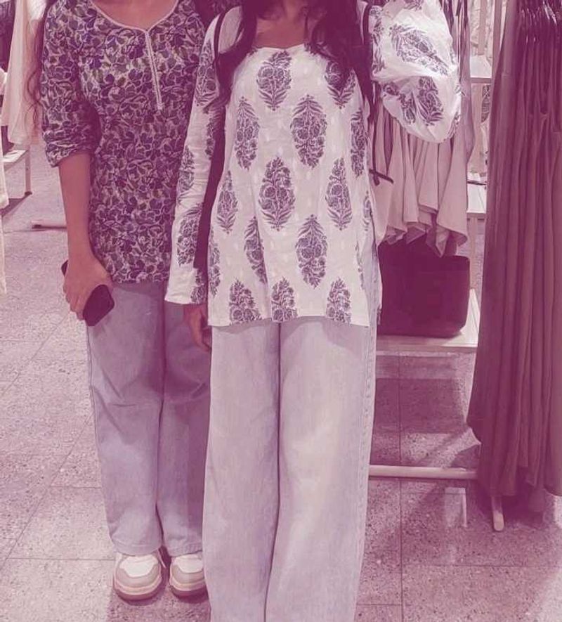 H&amp;M Light-Wash High-Waist Jeans – EUR 34 (US 2)