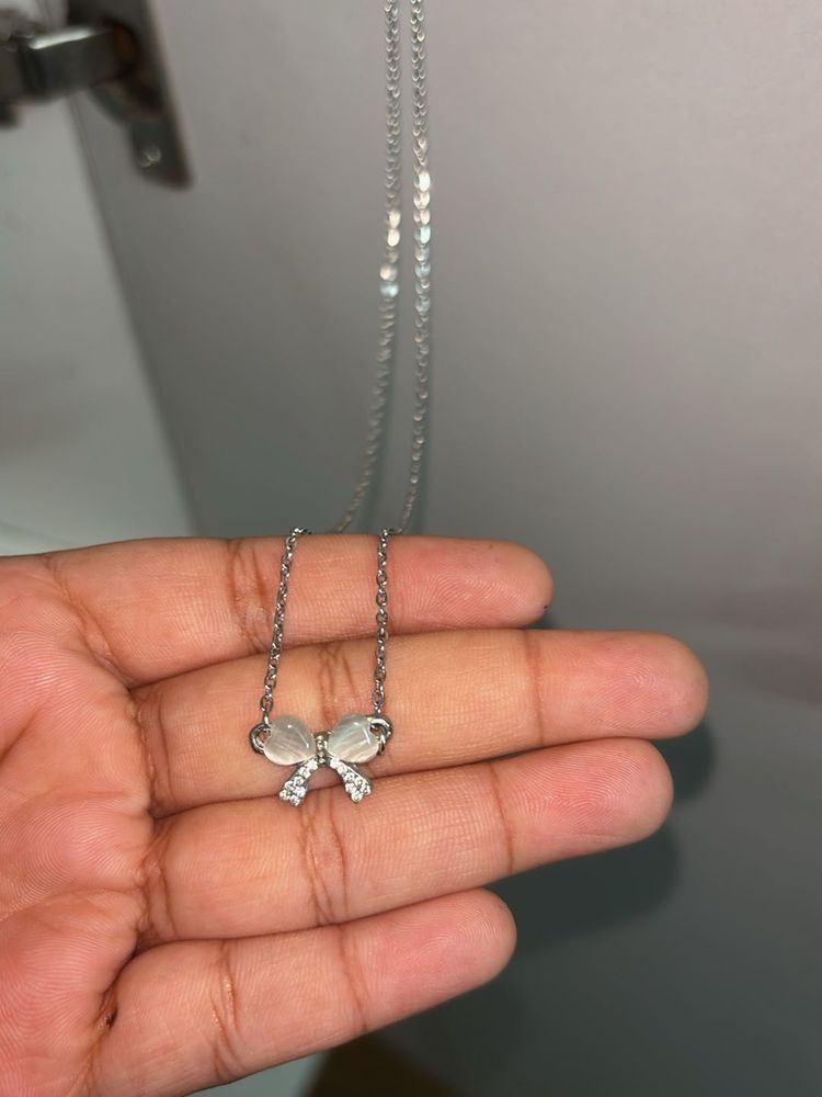Bow Pendant Necklace