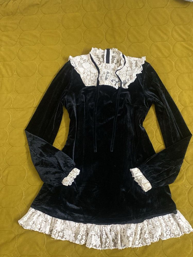 Black Velvet Lace Dress bust 32