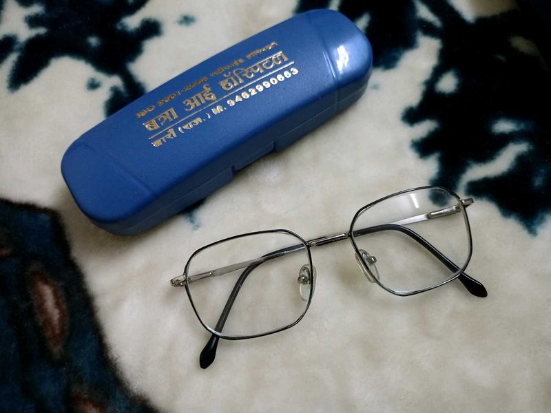 Spectacles (Metal Frame)
