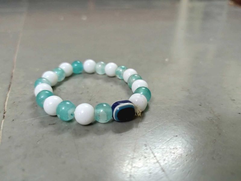 Blue And White Beated Bracelet With Eveil