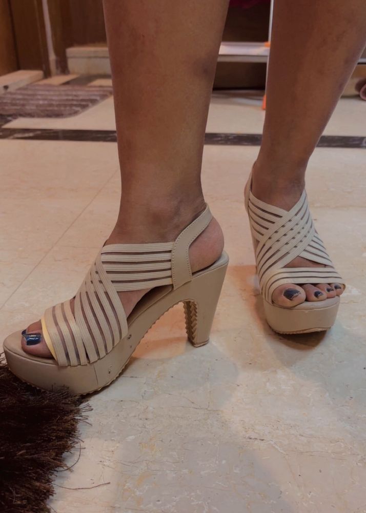 Beige Heels 👠🫶🏻