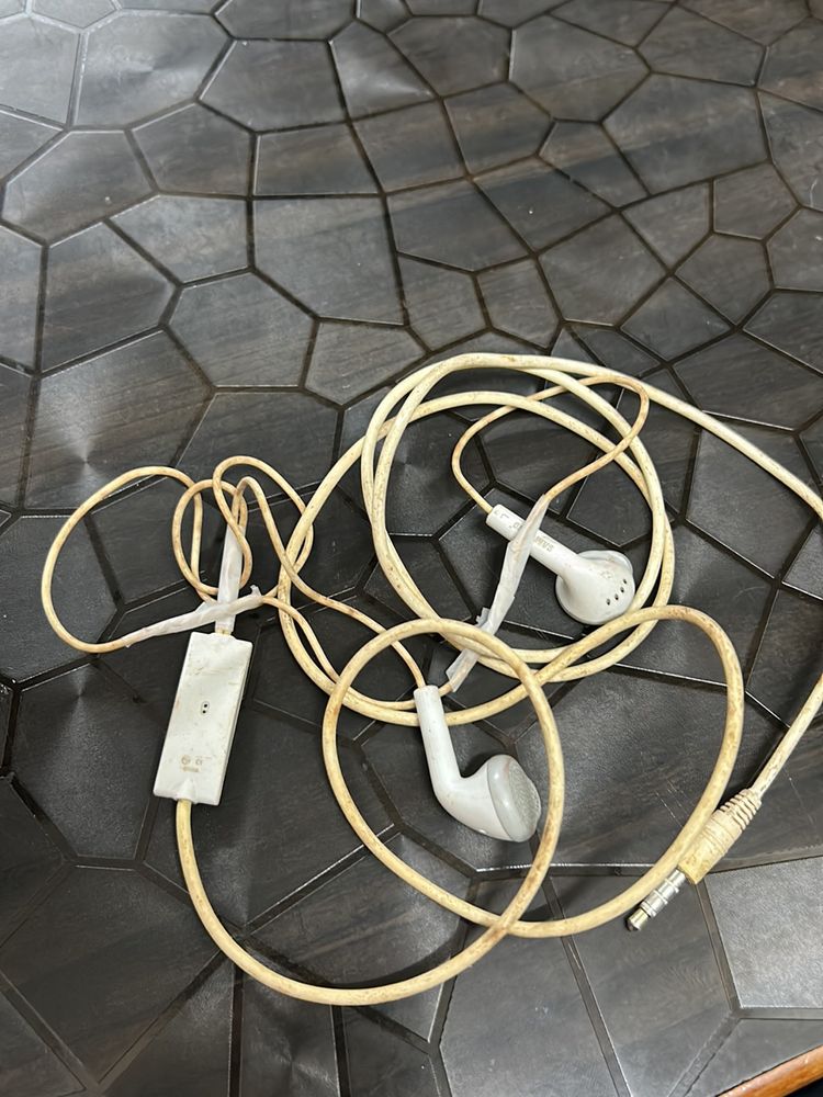 SAMSUNG headphones With Speaker Wire Is Damage But