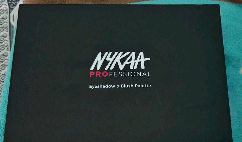 Nyka Fashion Eyeshadow And Blush Plate