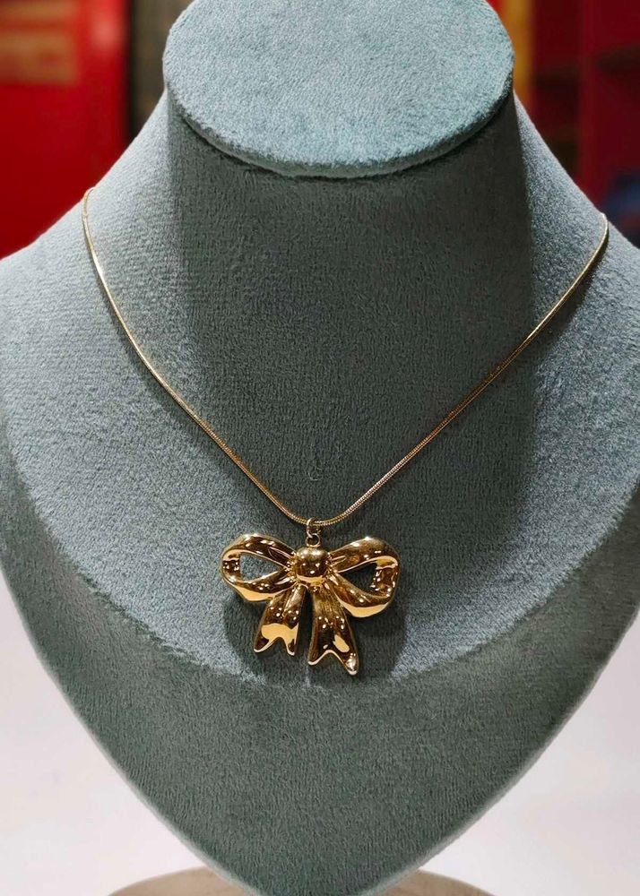 Big Bow Necklace