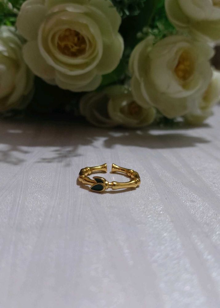 Leafy Design Ring